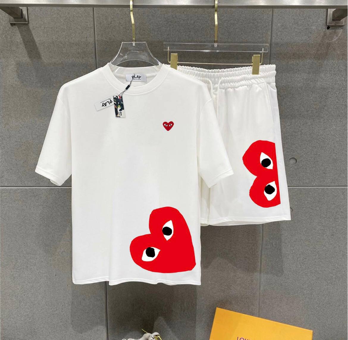 Ensemble t-shirt et short CDG Play blanc cœur rouge