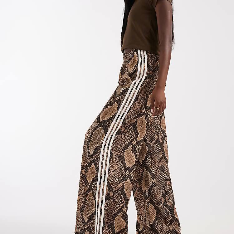 Pantalon large Adidas à motif serpent