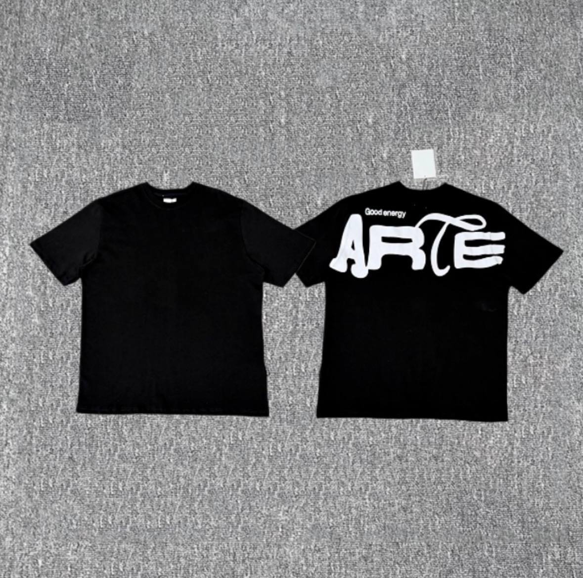 T-shirt noir Arte Good energy au dos