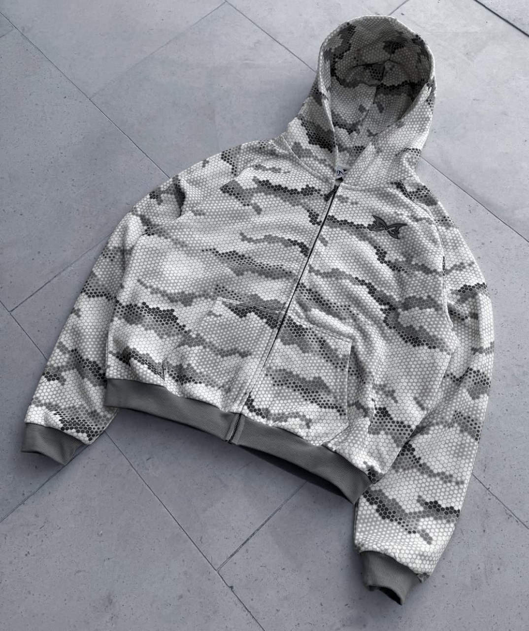 Sweat zippé à capuche motif camouflage Mertra