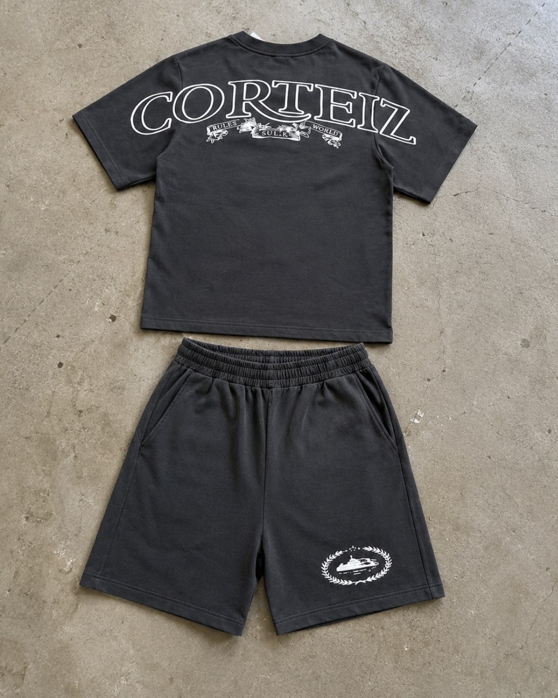 Ensemble t-shirt et short Corteiz gris délavé
