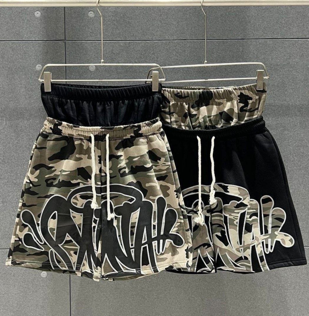 Short molletonné à motif camouflage Syna World