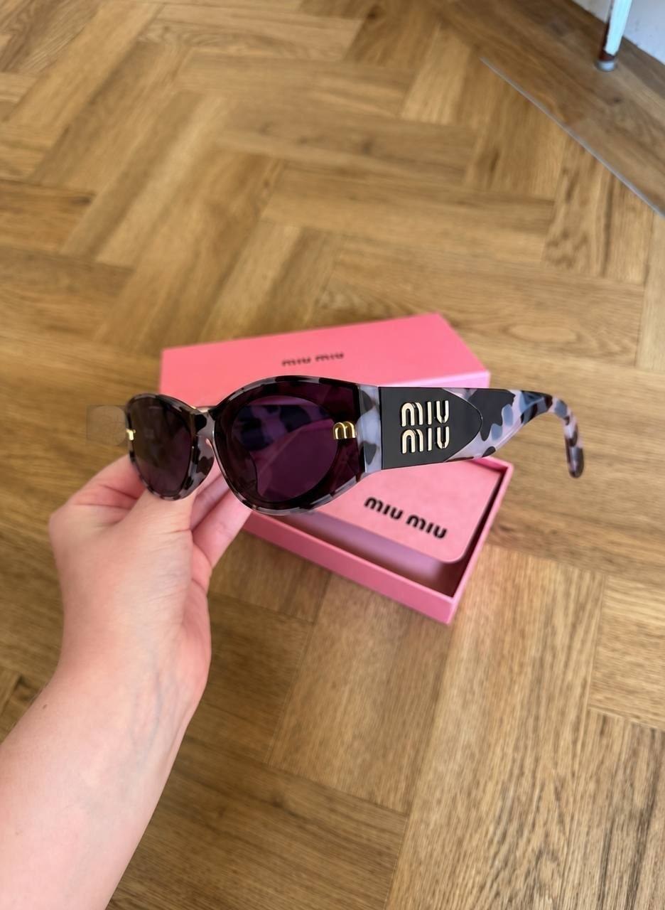 Lunettes de soleil Miu Miu ovales violettes