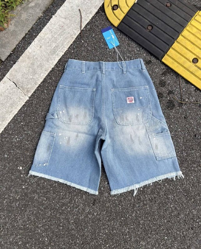 Bermuda en jean déchiré effet éclaboussures