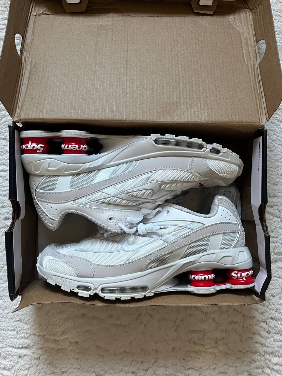 Baskets Nike Shox R2 Supreme