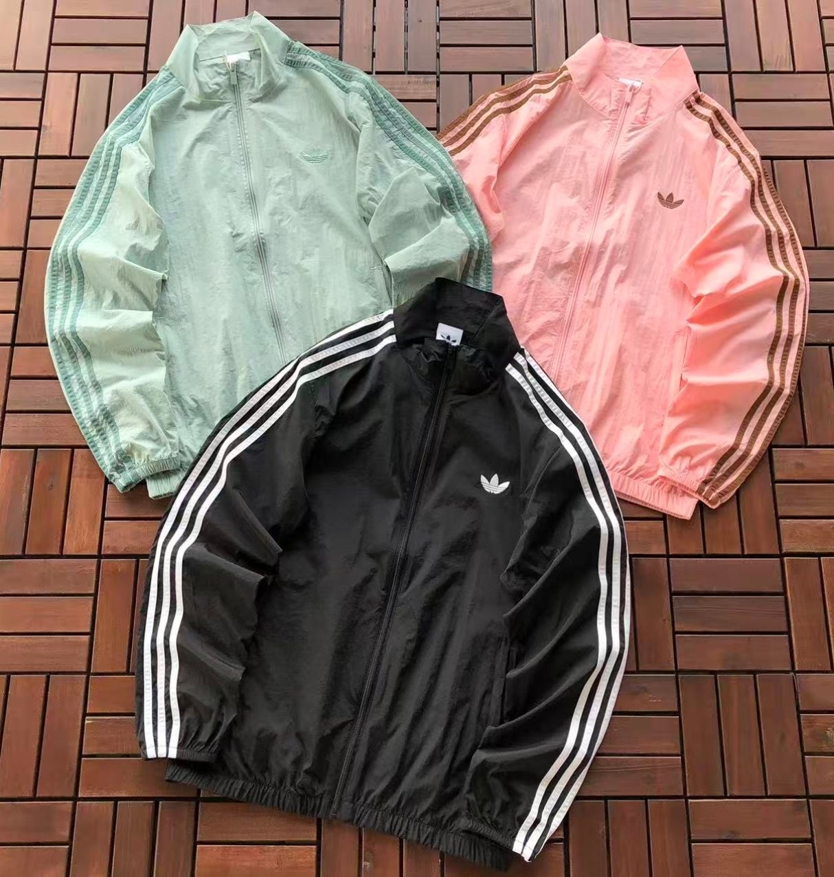 Vestes zippées coupe-vent légères adidas