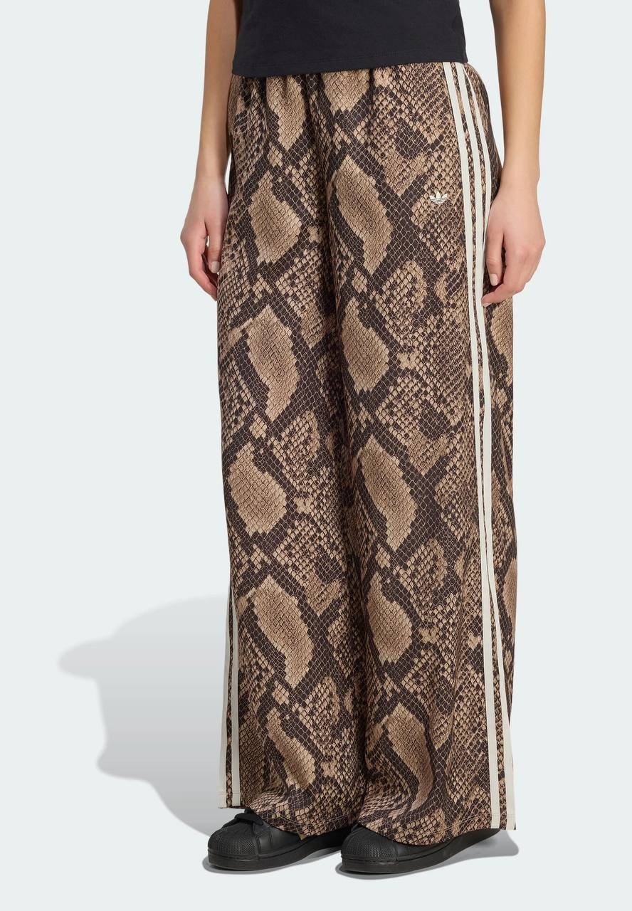 Pantalon large adidas motif peau de serpent