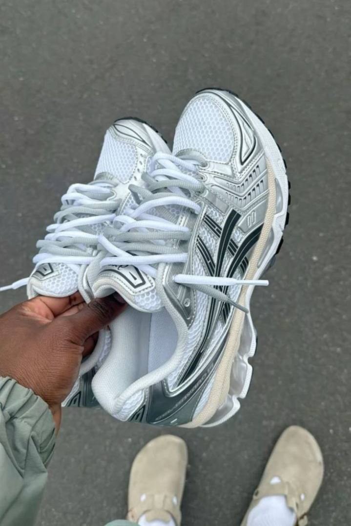 Baskets ASICS Gel-Kayano 14 blanc et argenté