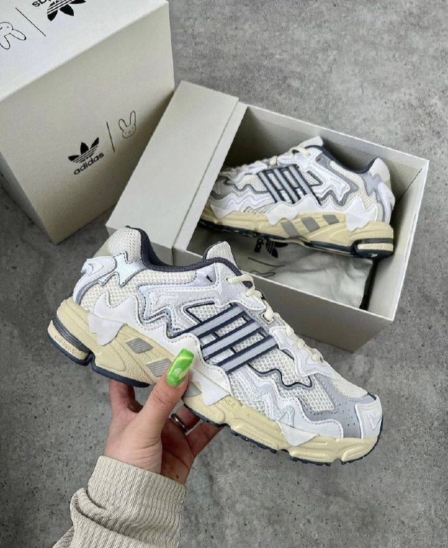 Baskets Adidas Response CL x Bad Bunny blanches