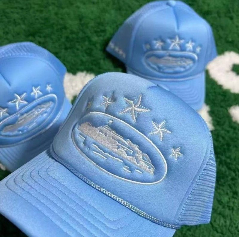 Casquette trucker Corteiz bleu ciel brodée