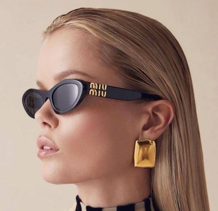 Lunettes de soleil Miu Miu ovales noires