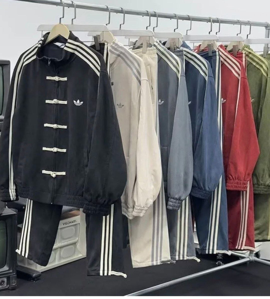 Ensemble survêtement Adidas à boutons brandebourg