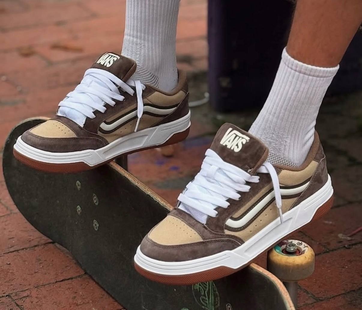 Baskets basses Vans Hylane marron et beige