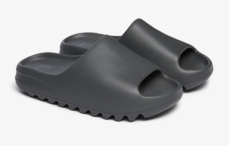 Claquettes Yeezy Slide 18 coloris