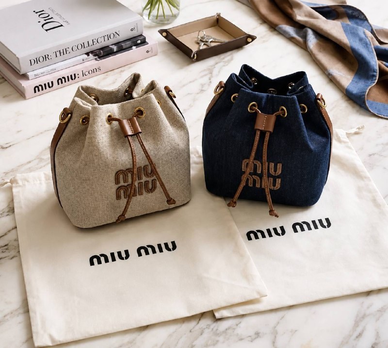 Sacs seau Miu Miu en toile et denim
