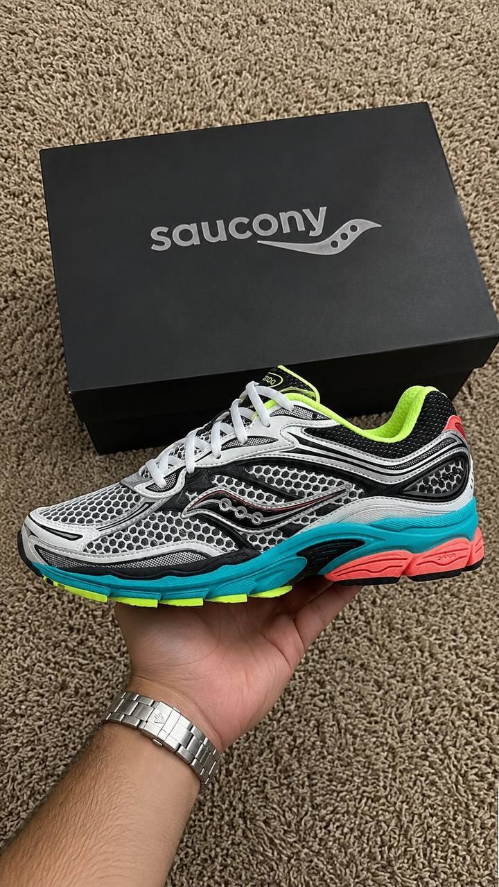 Baskets Saucony ProGrid Omni 9 blanc et turquoise