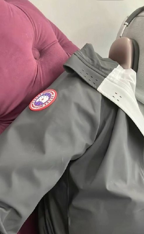 Veste zippée Canada Goose grise à écusson
