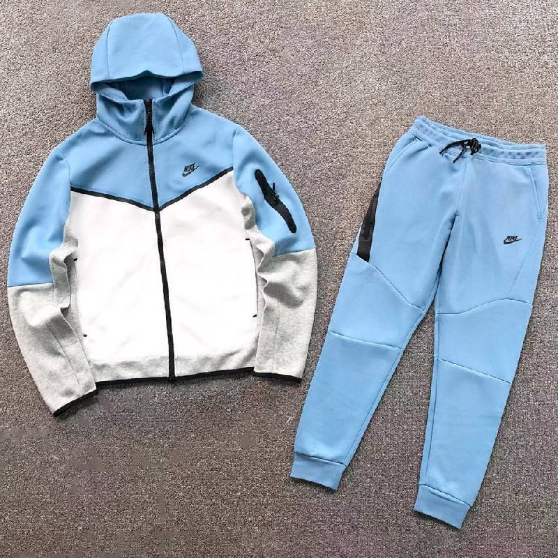 Survêtement Nike Tech Fleece bleu ciel et blanc