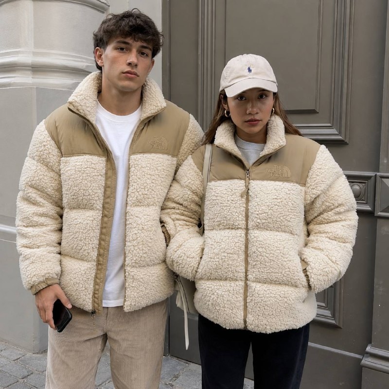 Doudoune The North Face polaire sherpa écru et beige