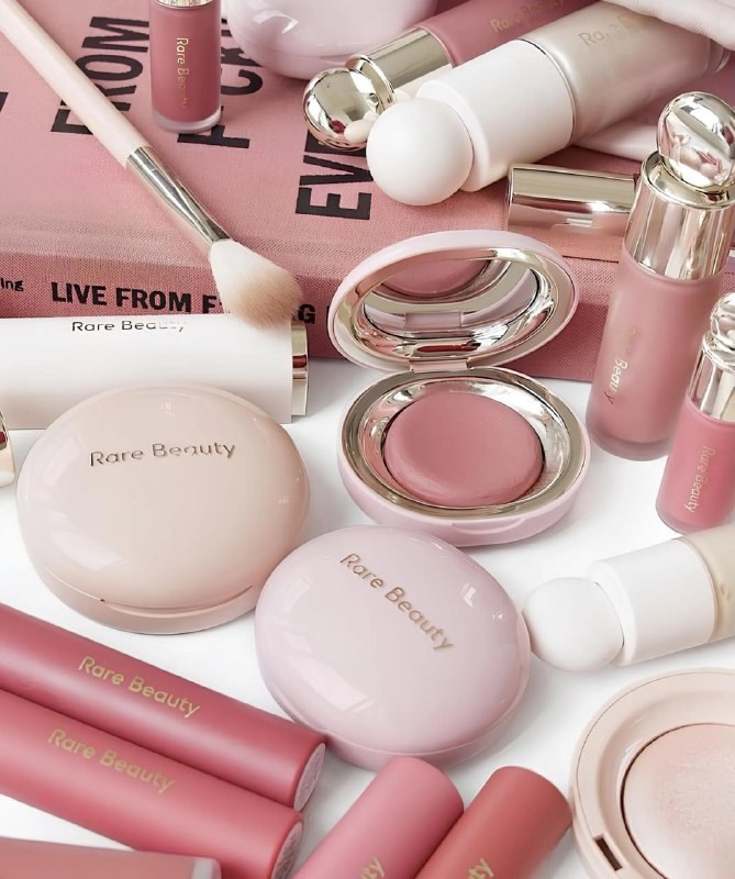 Cosmétiques Rare Beauty plusieurs modèles
