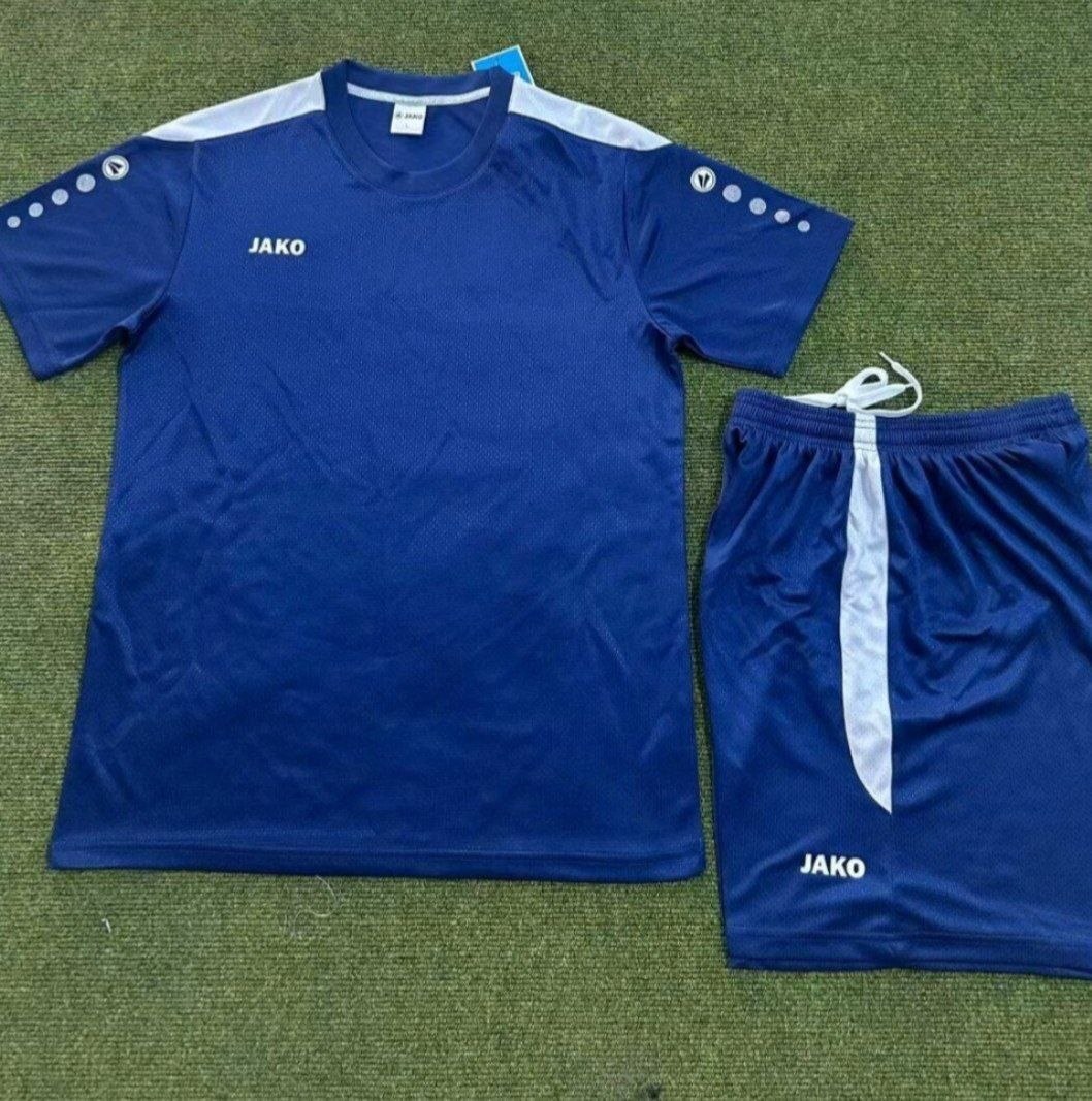 Ensemble short et t-shirt Jako