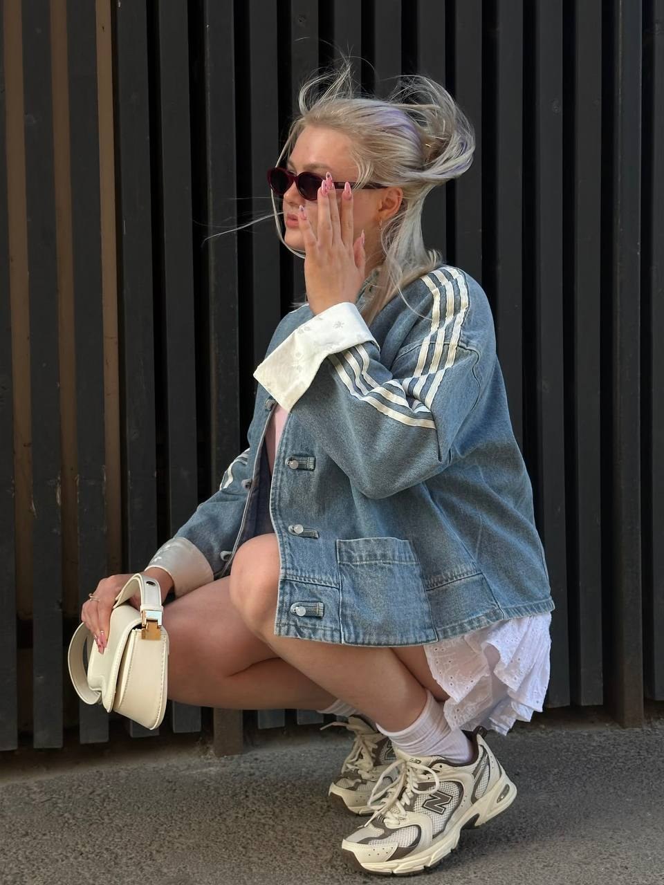 Veste en jean Adidas à bandes blanches