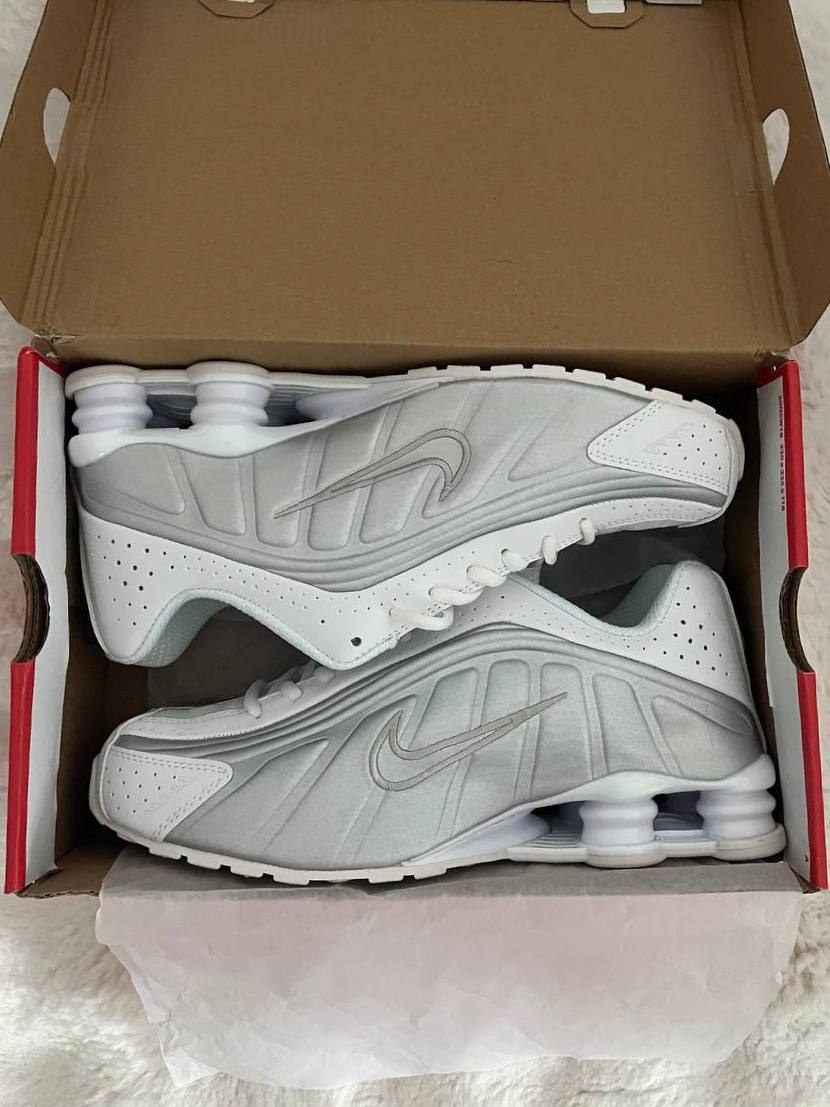 Baskets Nike Shox R4 blanc et argent