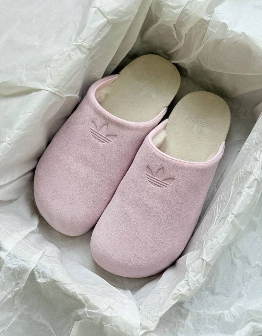 Mules d'intérieur roses en suède Adidas