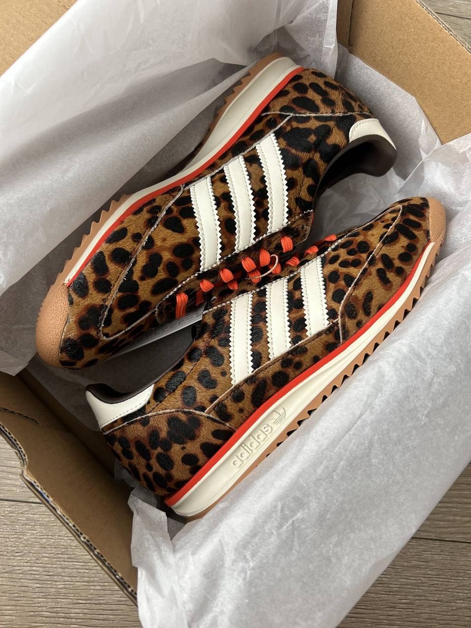 Baskets Adidas SL 72 à motif léopard façon poulain