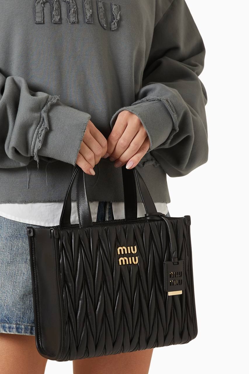 Petit cabas Miu Miu cuir matelassé noir