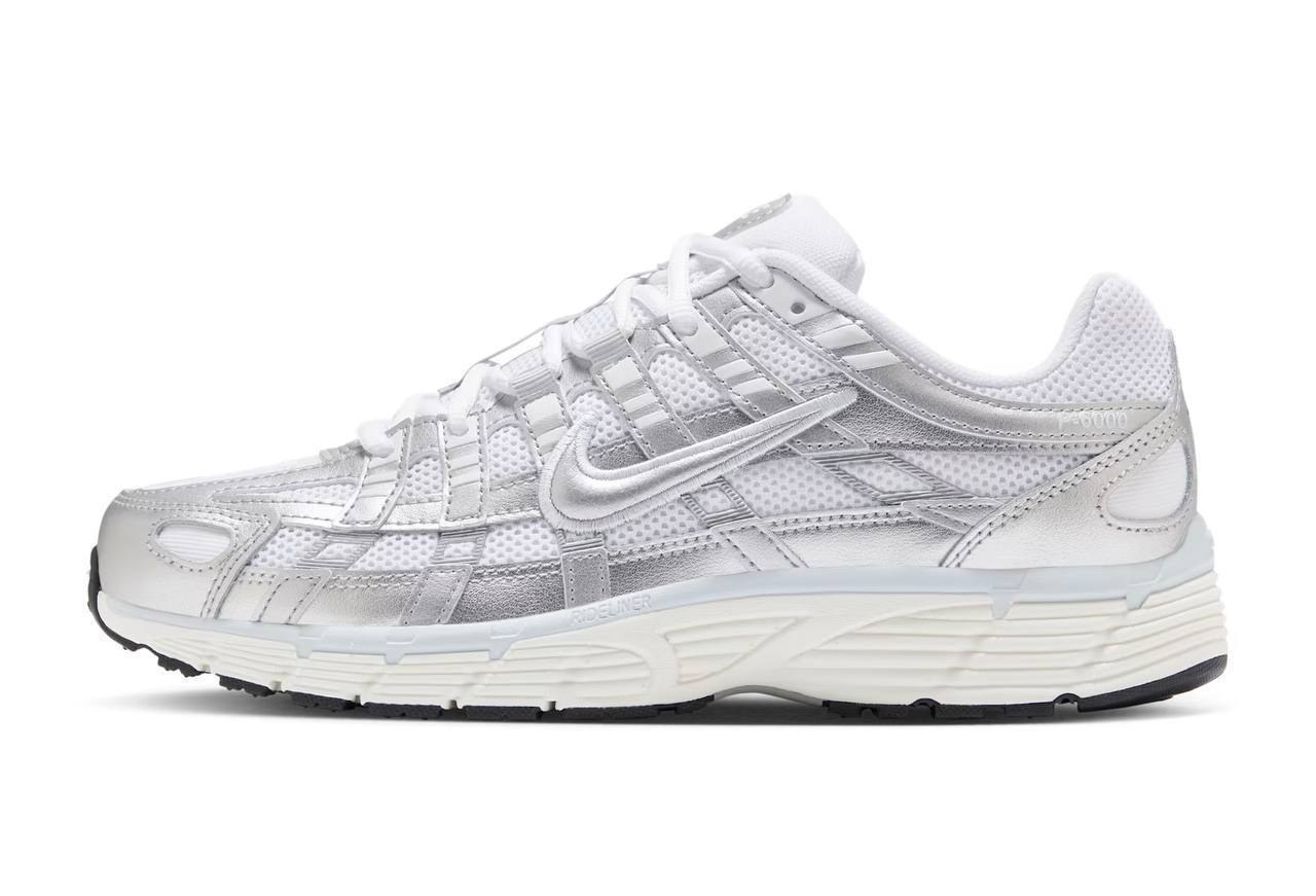 Baskets Nike P-6000 blanc et argent métallique