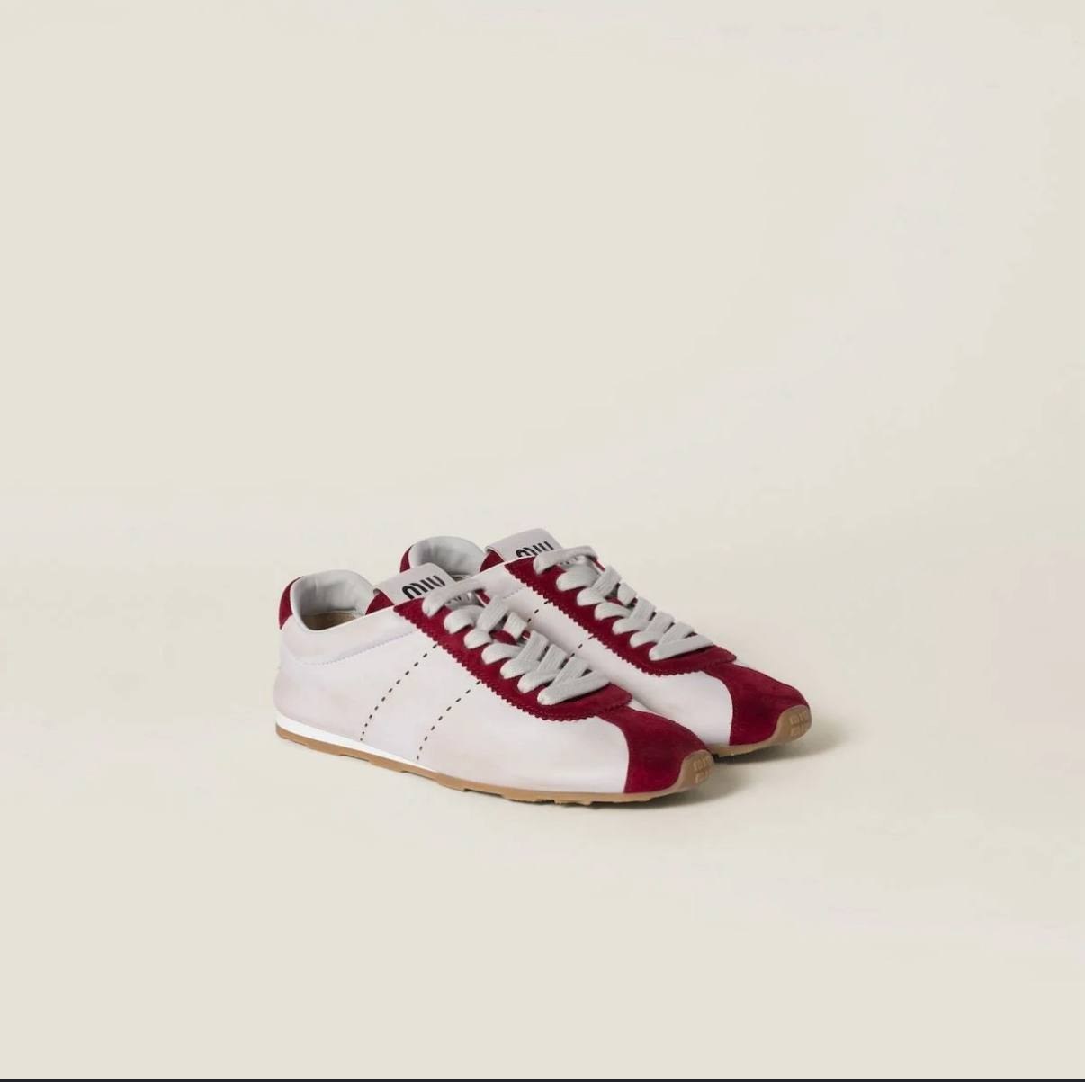 Baskets Miu Miu en cuir et daim blanc et bordeaux