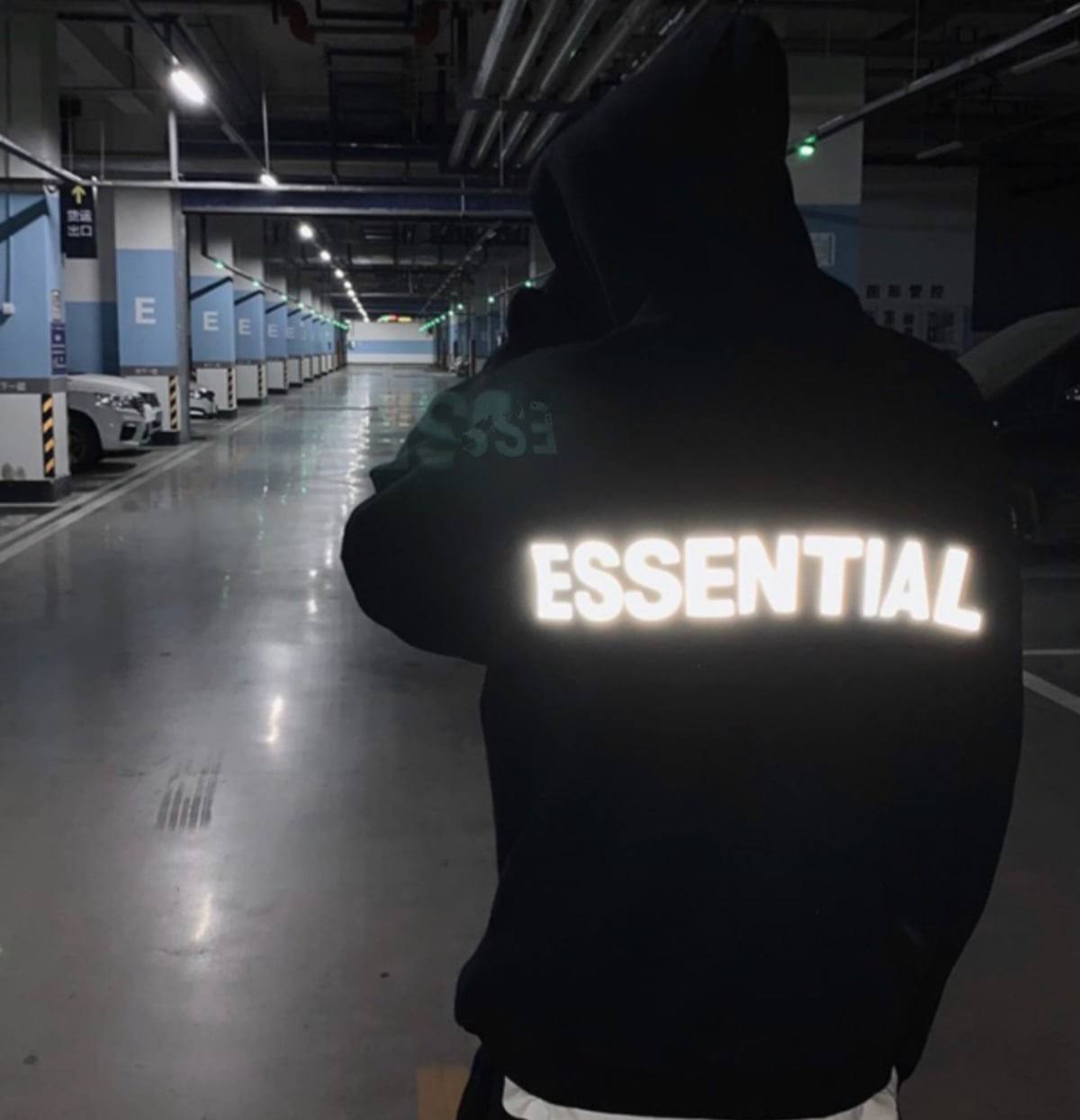 Pull Fear of God Essentials