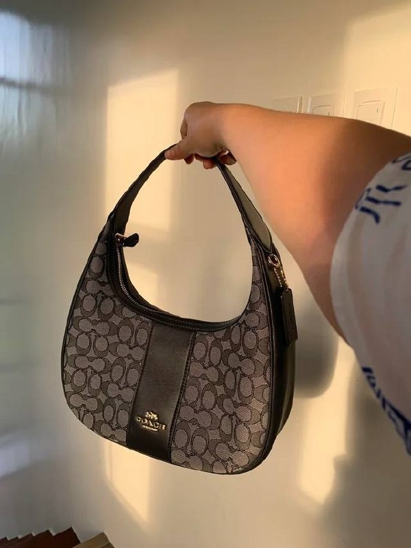 Sac porté épaule Coach demi-lune en toile monogramme
