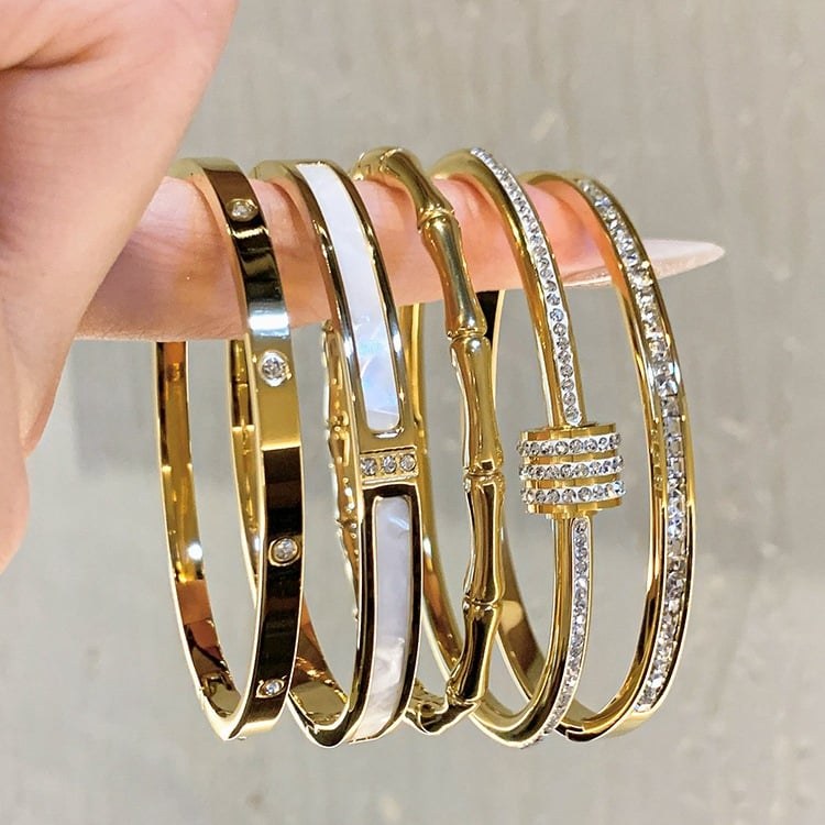 Élégant Bracelet Corteiz