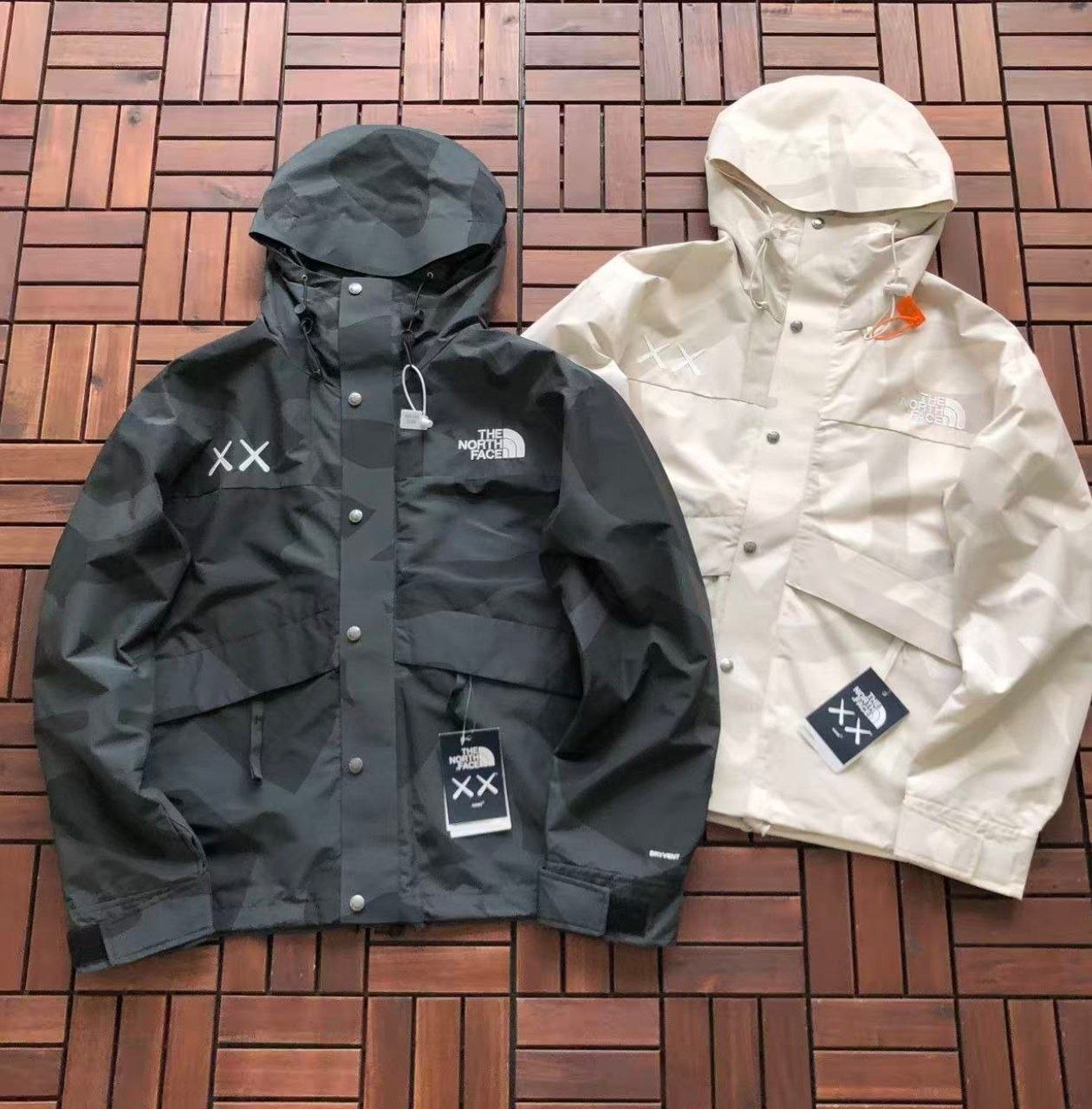 Veste The North Face x Kaws