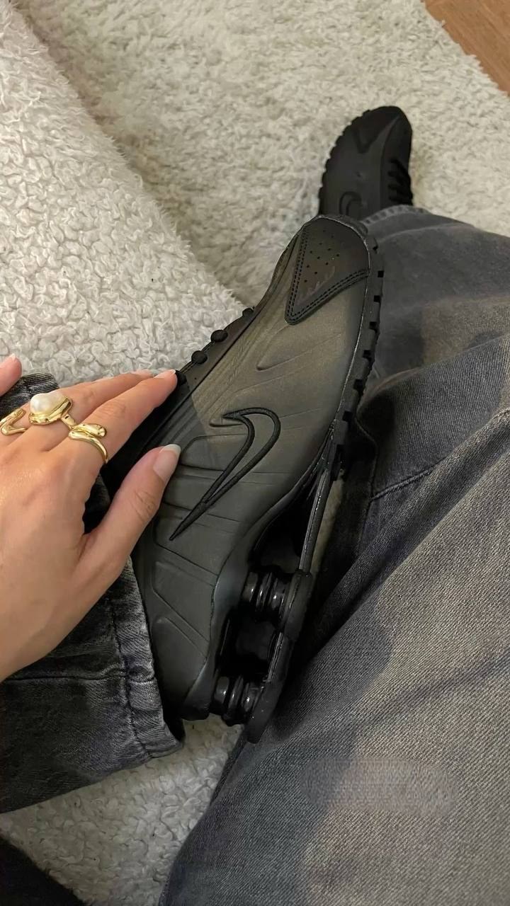 Nike Shox R4