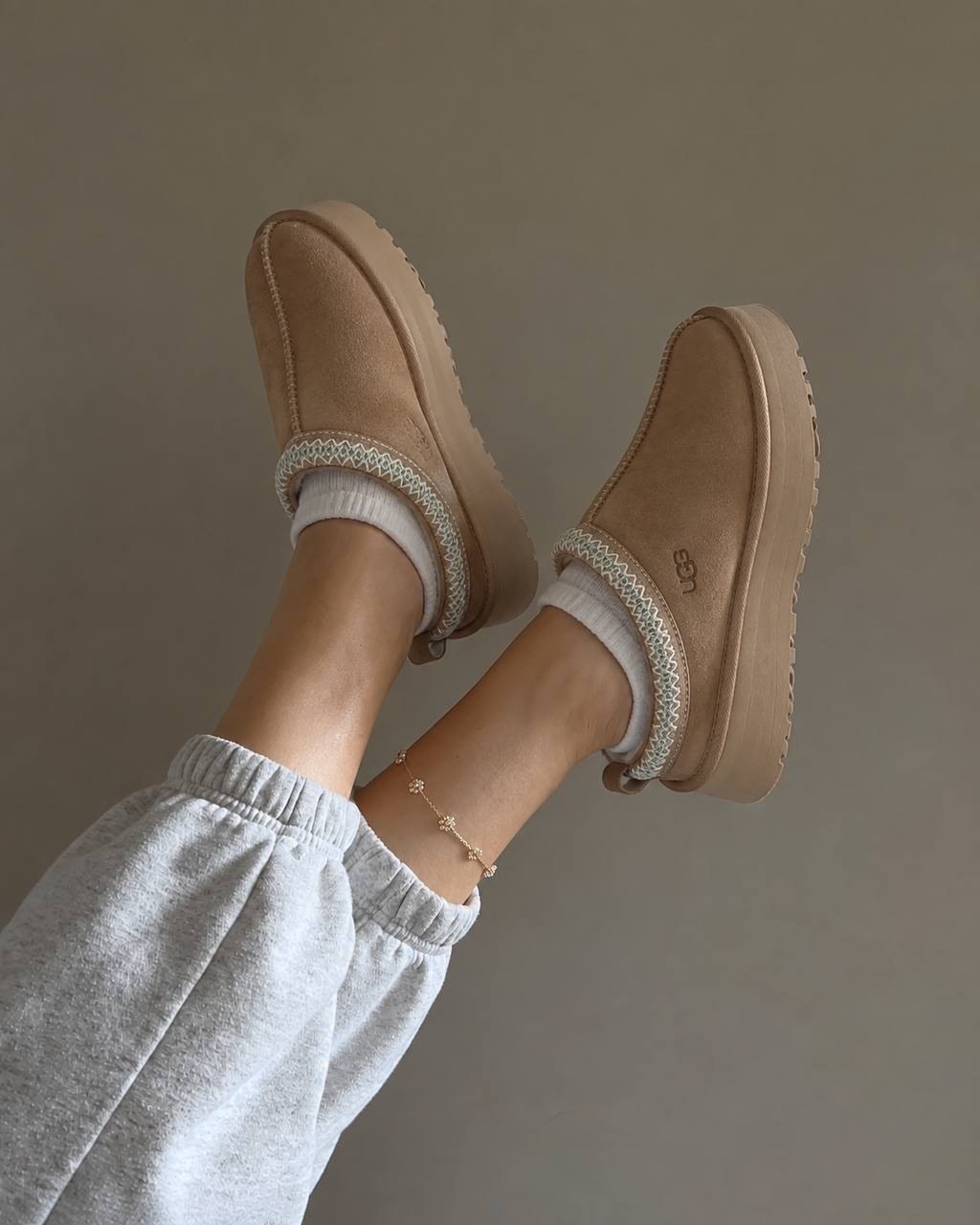 UGG