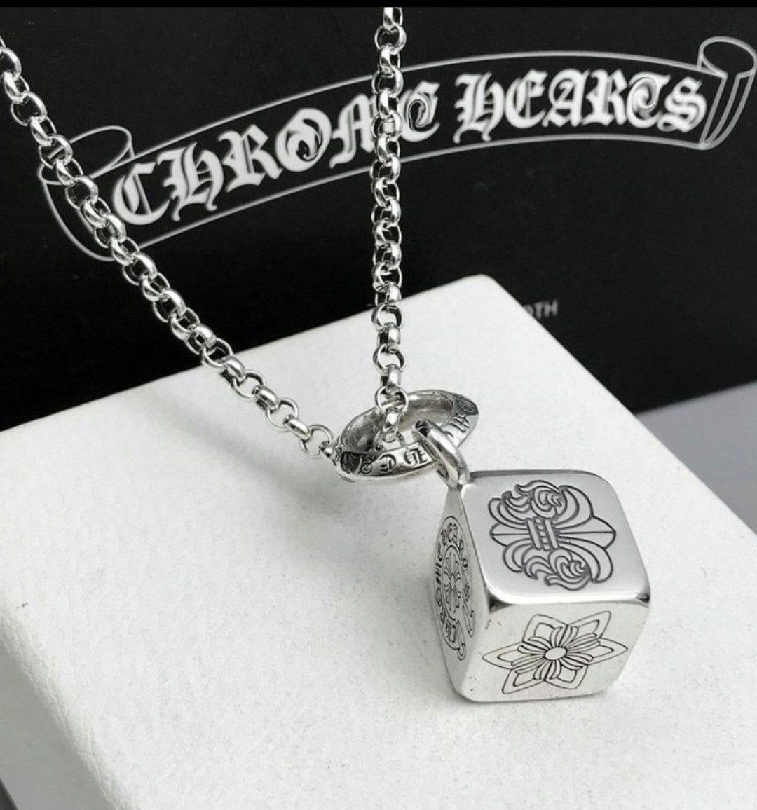 Collier Chrome Hearts