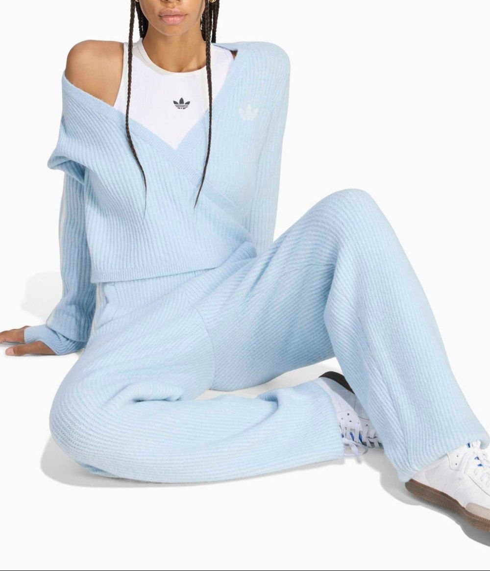 Ensemble Adidas x JENNIE