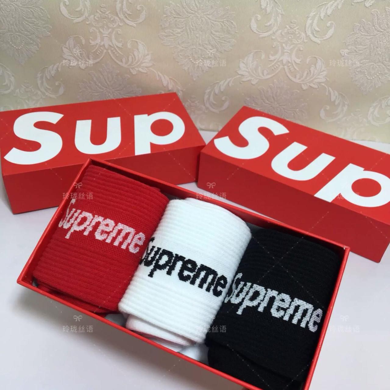 Supreme socks