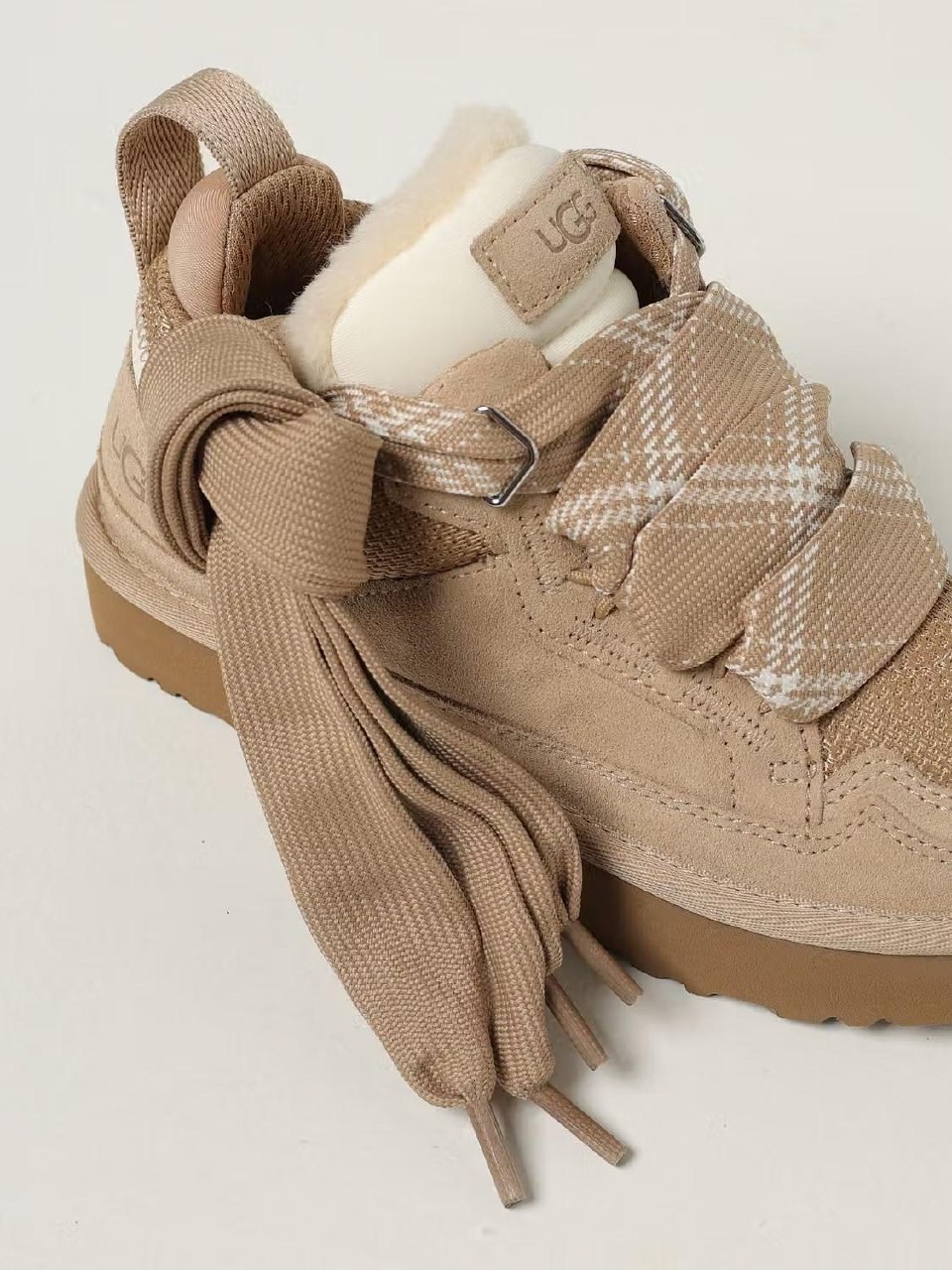 UGG lowmel