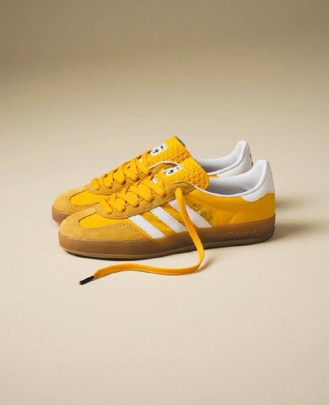 Baskets Adidas Gazelle jaunes à bandes blanches