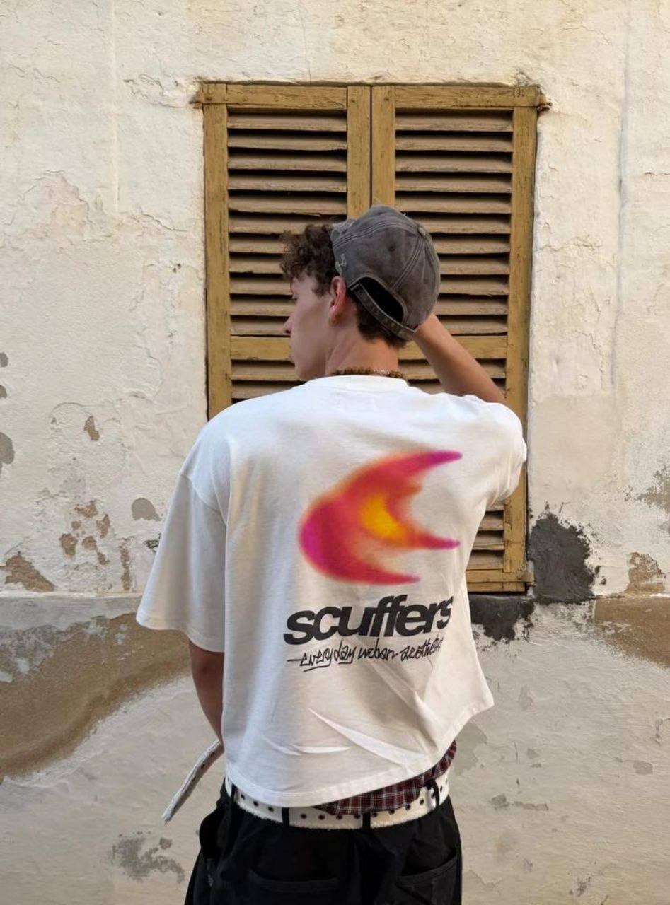 T-shirt Scuffers blanc avec motif graphique dos