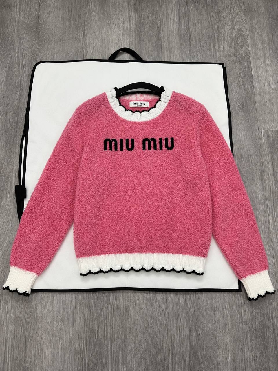 Pull texturé Miu Miu rose à bords festonnés