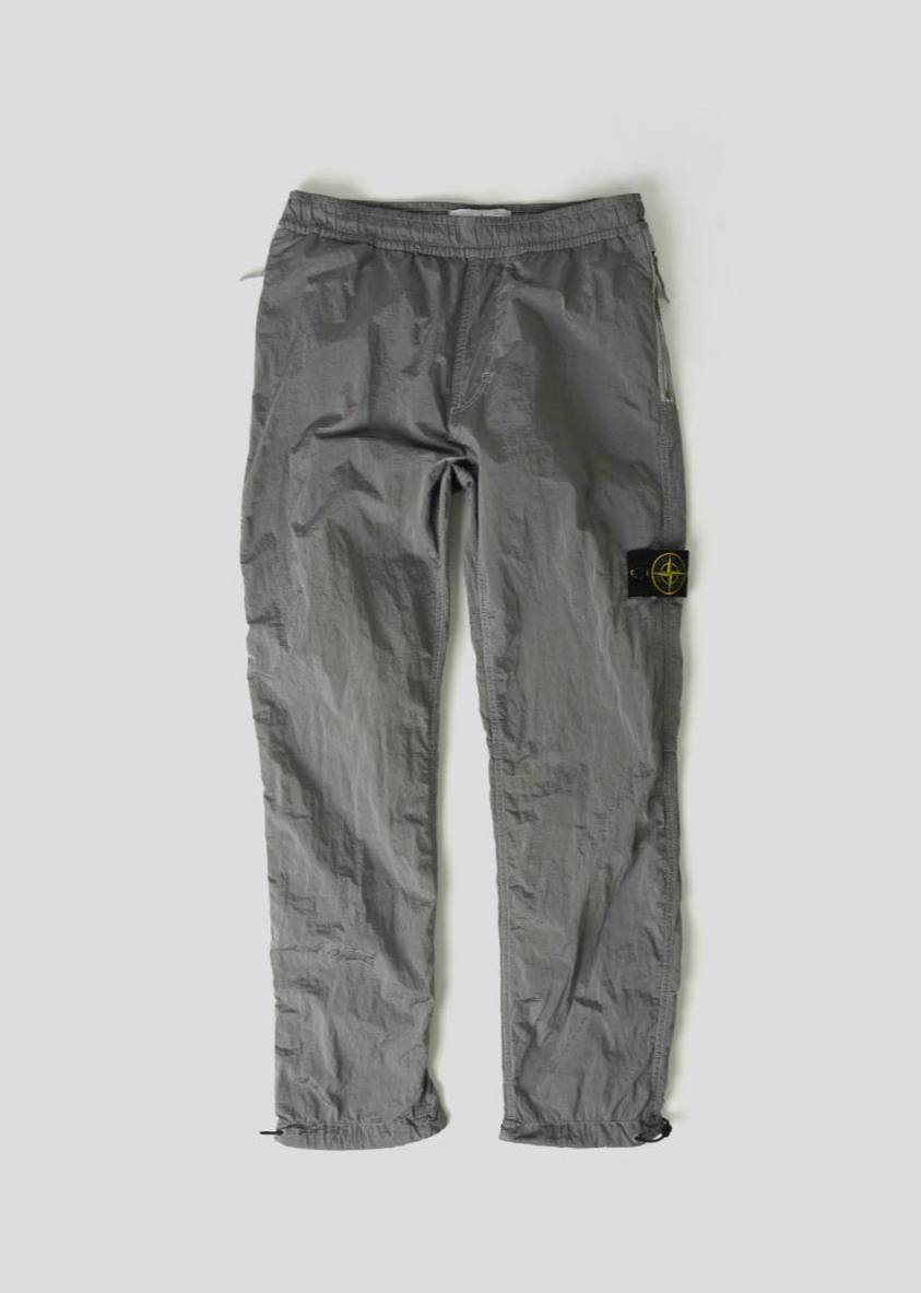 Pantalon de survêtement Stone Island en nylon gris
