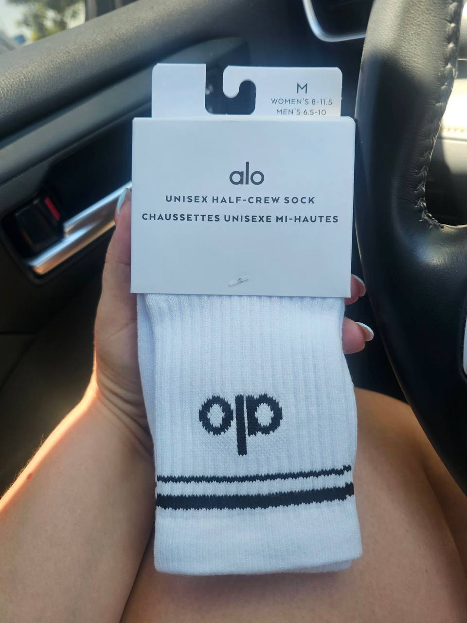 Chaussettes mi-hautes Alo Yoga blanches et noires